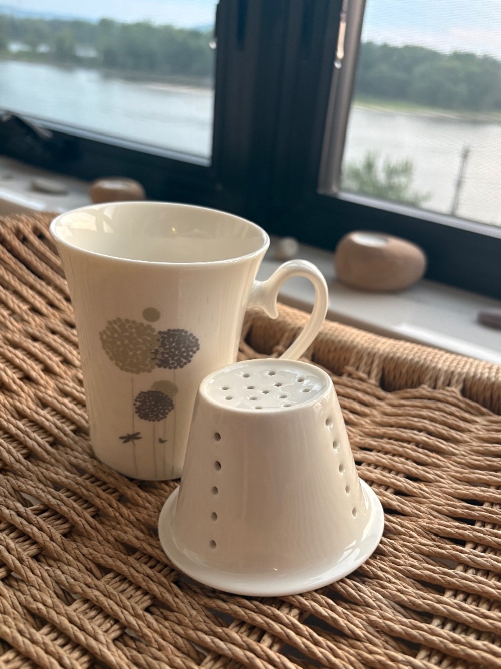 Teavana Bone China Tea Mug w/Removable Loose Leaf Tea Infuser – Dandelion/Floral